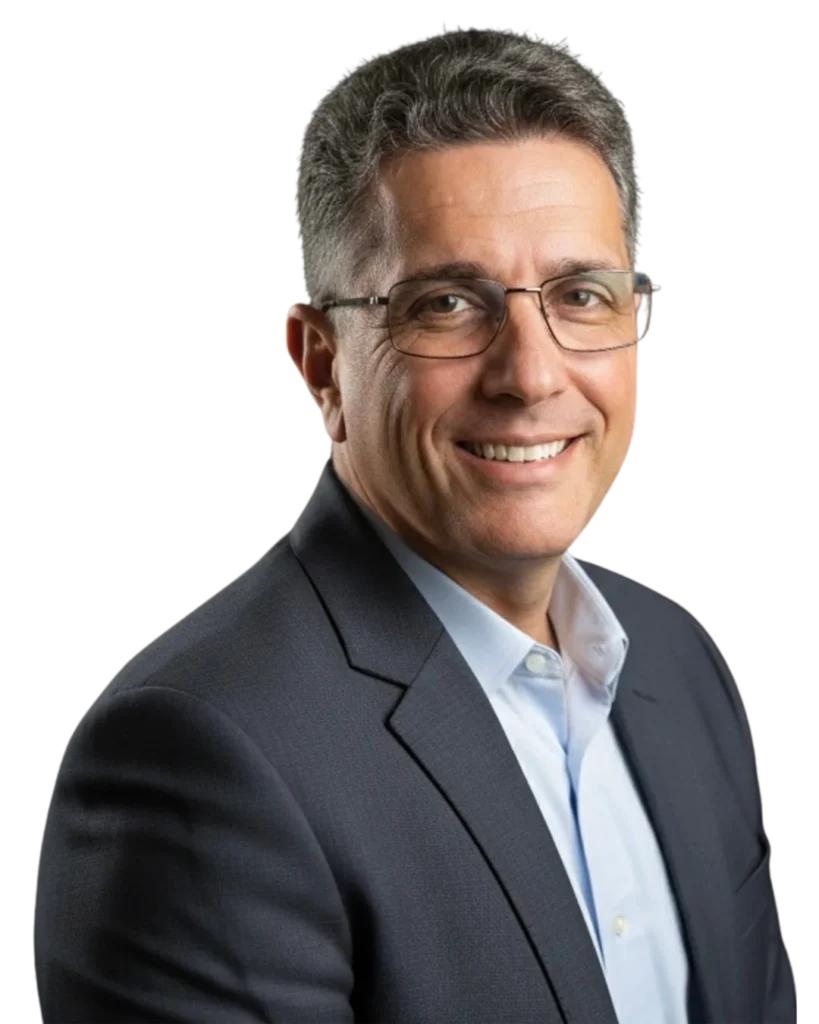 Profissional experiente ministrando formação em SEO estratégico com foco em AEO